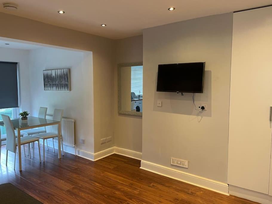 Entire Ground Floor Apartment In Watford Watford  Exterior photo