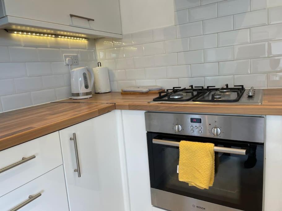 Entire Ground Floor Apartment In Watford Watford  Exterior photo