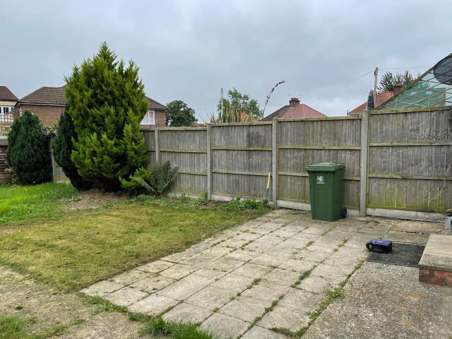 Entire Ground Floor Apartment In Watford Watford  Exterior photo
